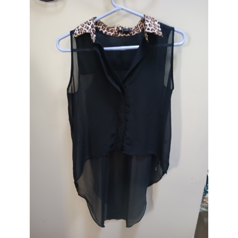 Forever 21 S Sleeveless Black, Animal Print Collar. Buttons In Front.